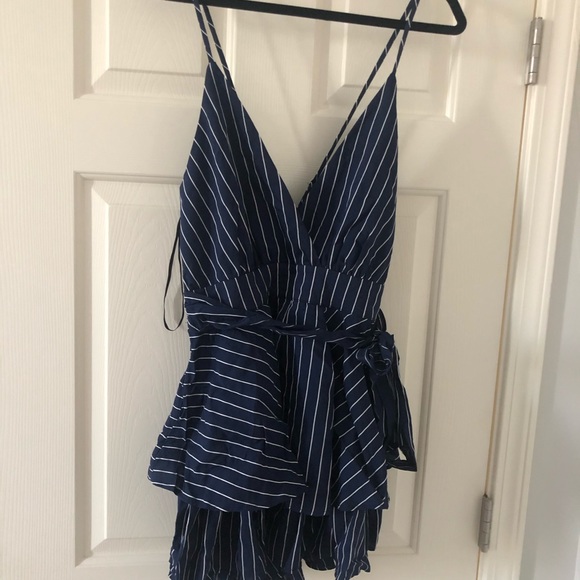 Lulu’s Blue Striped Romper - Picture 3 of 4